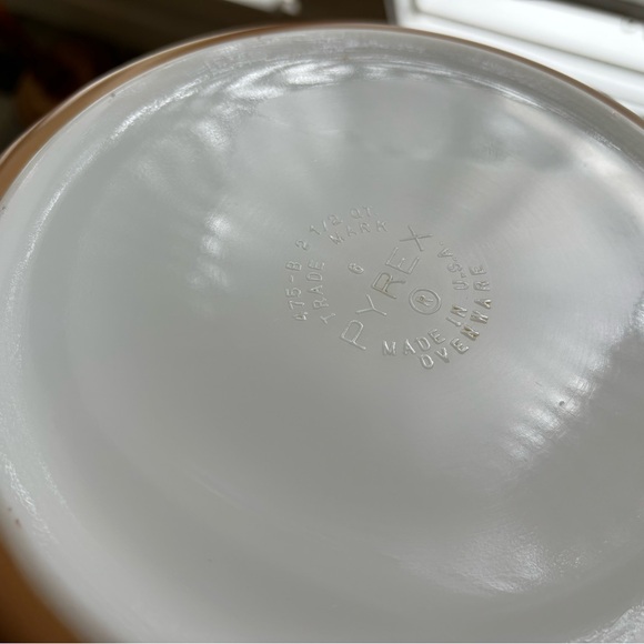 Vintage Pyrex Early American dish 2 1/2qt. - Picture 7 of 7